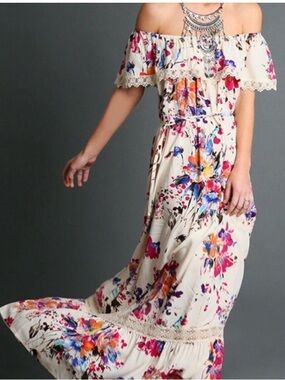 Umgee Cream Off-the-Shoulder Floral Maxi Dress Bohemian Size Small Lace Like New